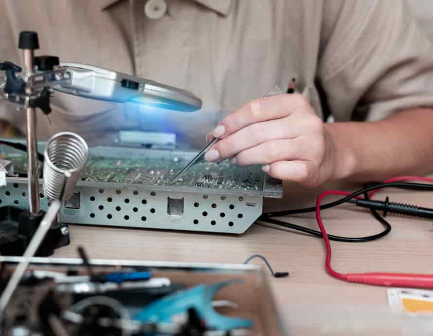 Servo motor testing for industrial robot